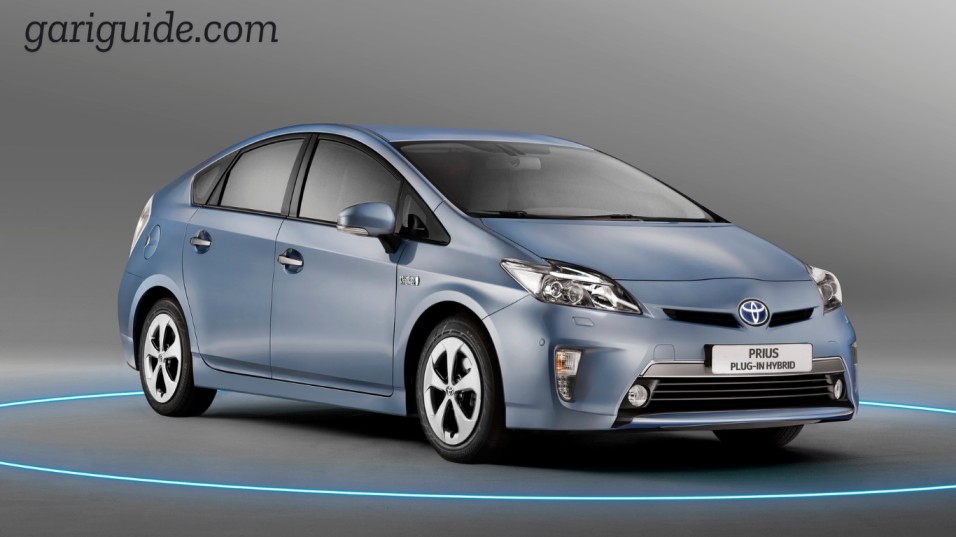 Image of a Toyota Prius, the world's most popular hybrid car, highlighted in the context of hybrid cars in Pakistan.