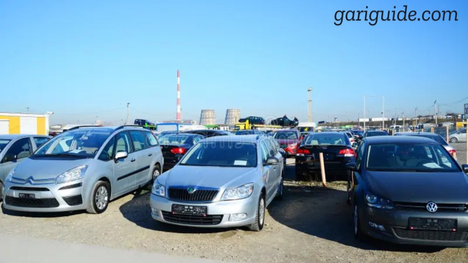 A crowded parking lot filled with various used cars under 10 lakh in Pakistan.