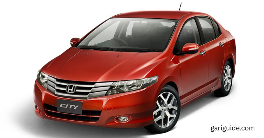 Infographic showing Honda car price in Pakistan and also showing its sleek design.